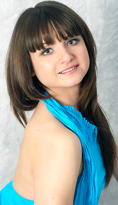 Single bride Olesya, Brunette hair.