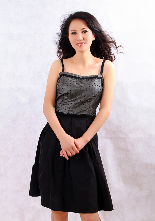 Single girl Huiwen 51 years old