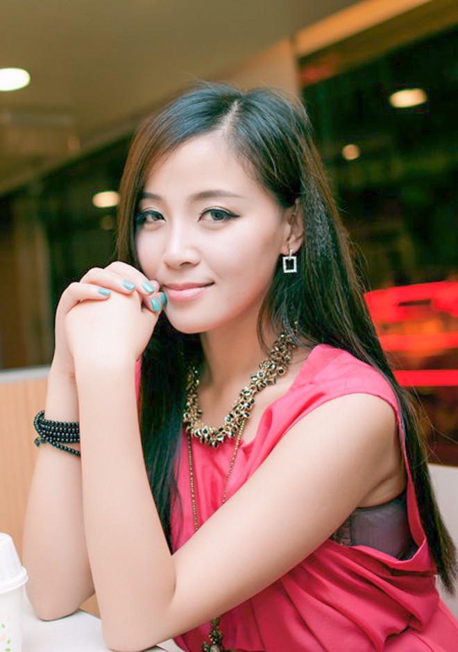 Asian bride Fang (Summer) from Huanggang