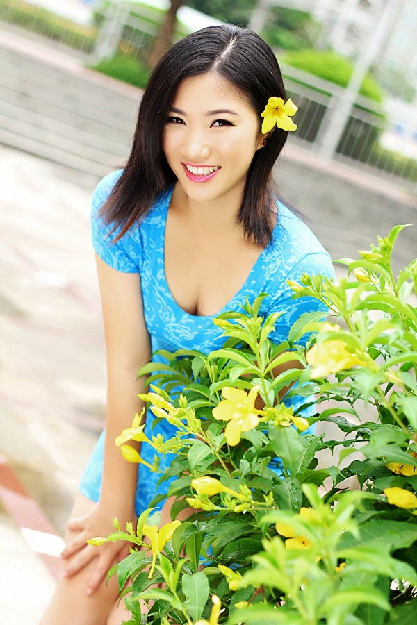 Asian bride Hailing from Shenzhen