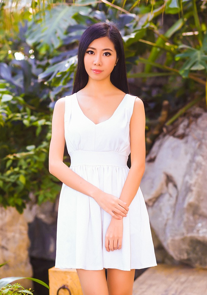 Single girl Zixi (Zola) 24 years old