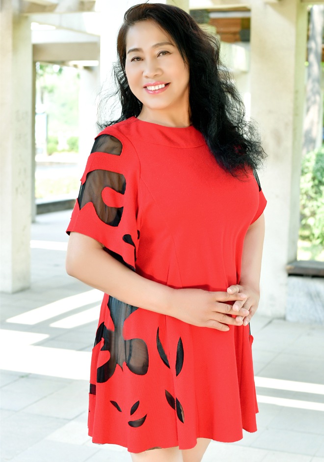 Single girl Yuqiu (Sandra) 66 years old