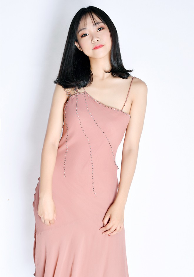 Single girl Tong 20 years old