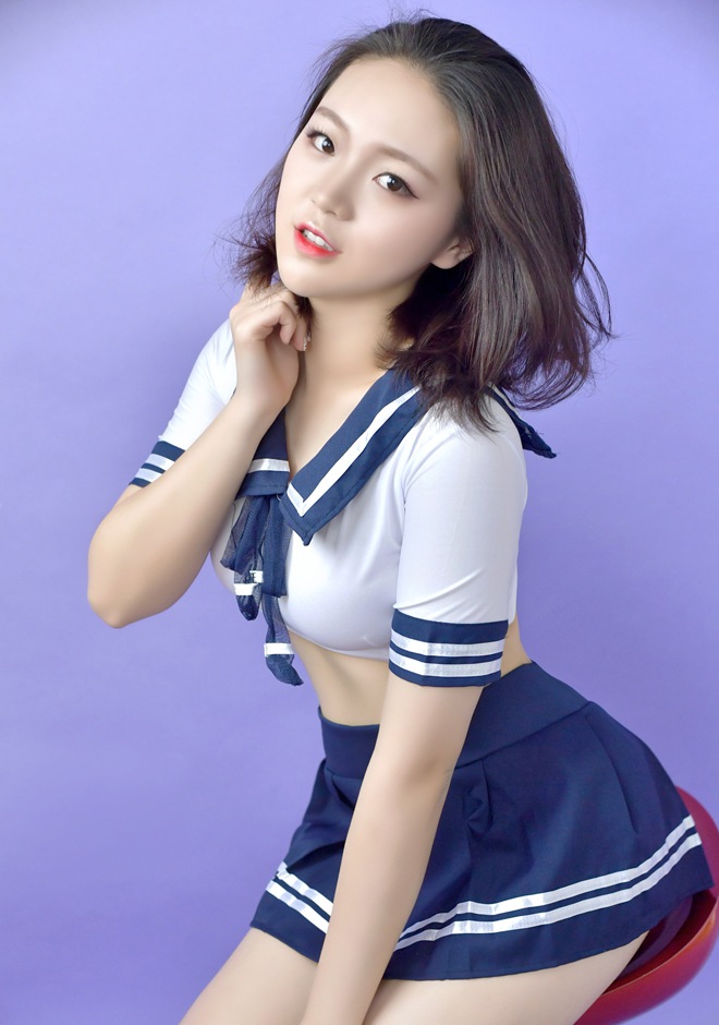 Single girl Mingjun (June) 21 years old