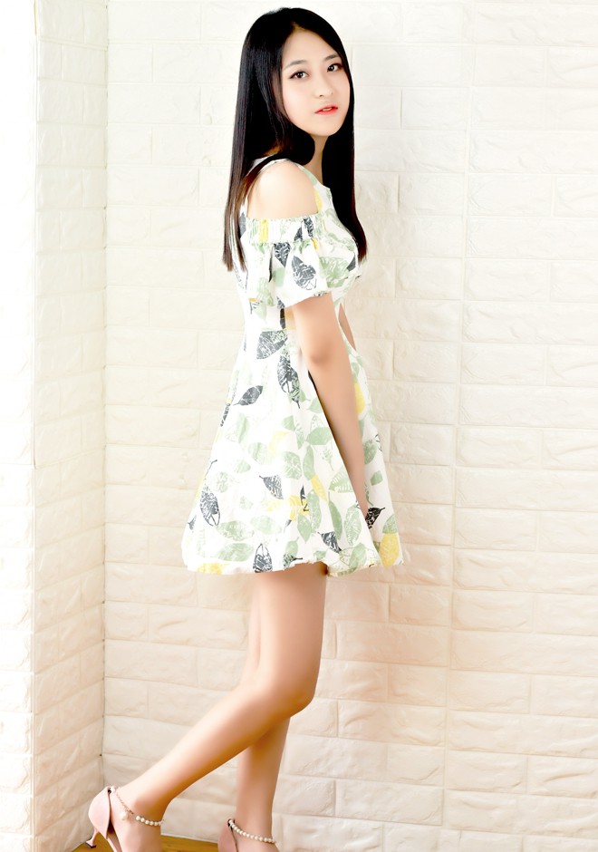 Single girl Siyu 22 years old