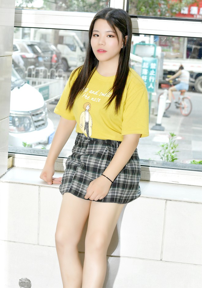 Single girl Xiuyue 21 years old