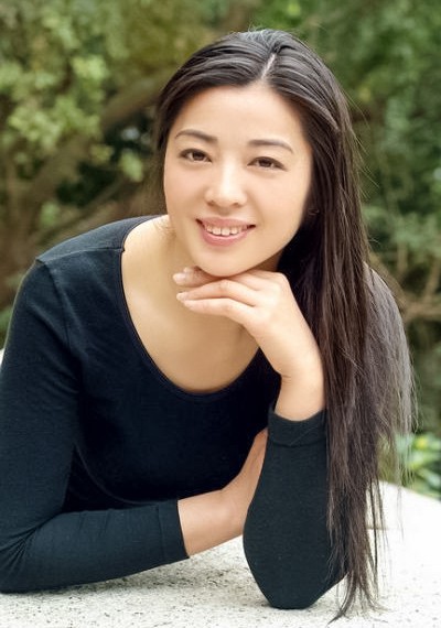 Asian bride Mingxia from Zhuhai