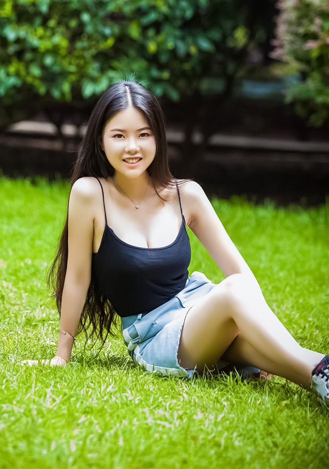Single girl Sisi 19 years old