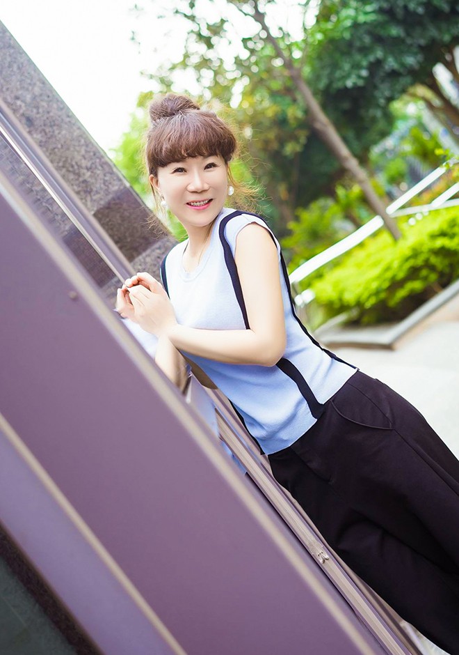 Single girl Yuying 42 years old