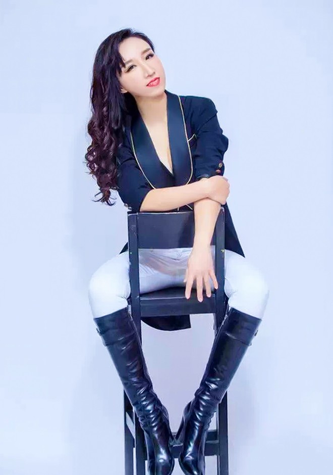 Single girl Yan 43 years old