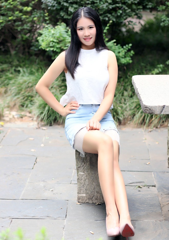 Single girl Xiaohong 21 years old