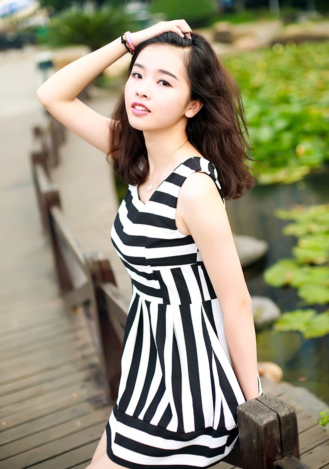Single girl Yadi 23 years old