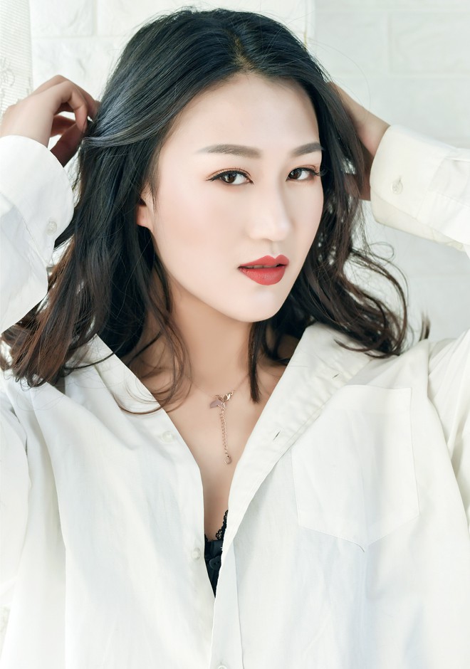 Single girl Xiaochun 21 years old