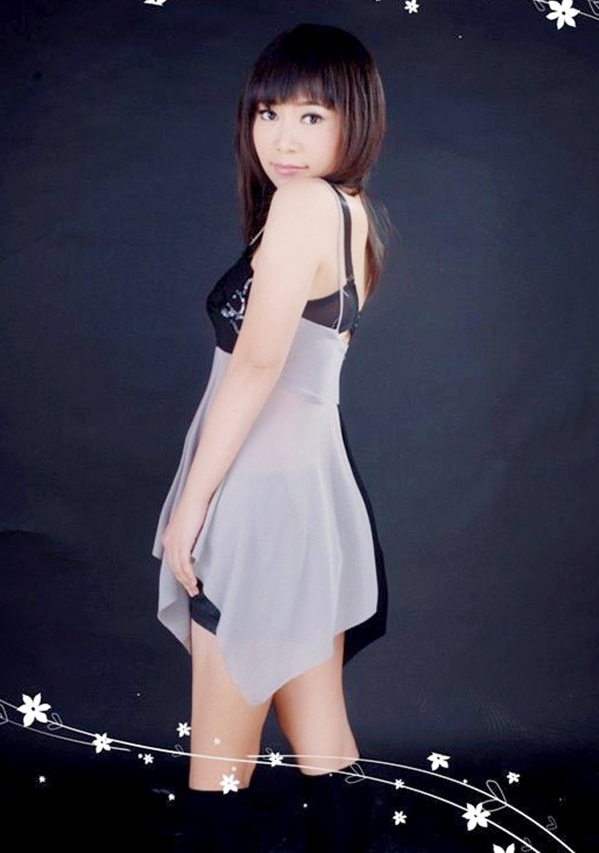 Asian bride Juan from Shenyang
