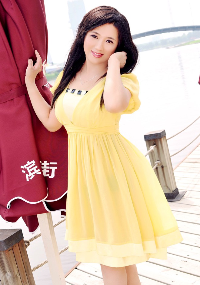 Single girl Pengyue 33 years old