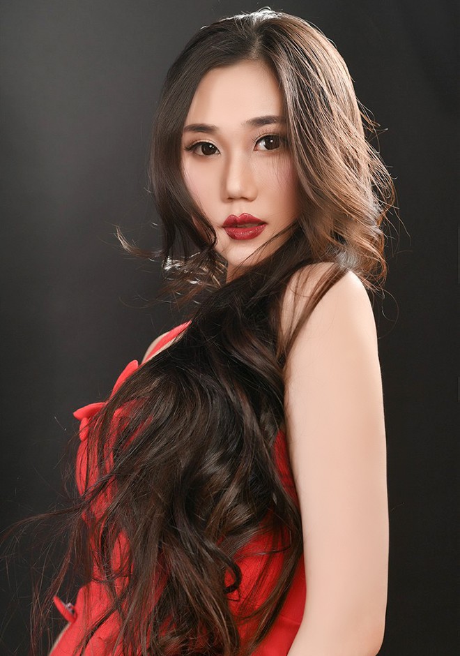 Single girl Danni 28 years old