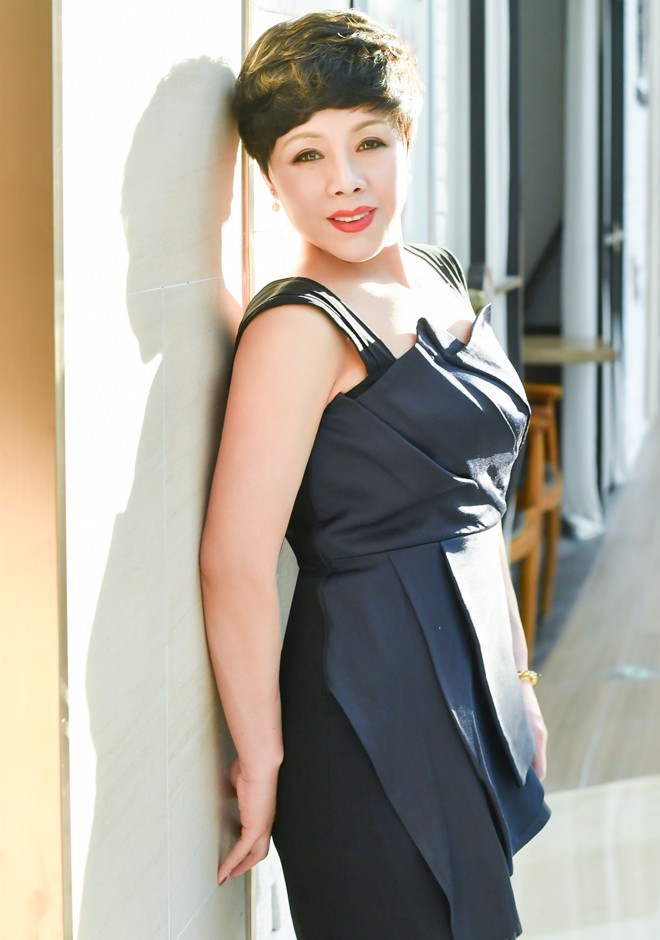 Single girl Hong (Beate) 48 years old