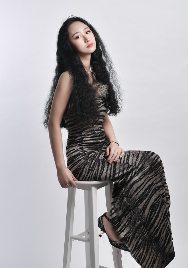 Single girl Xinyue (Amy) 21 years old