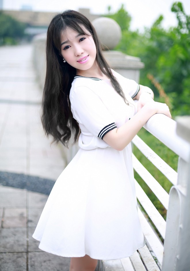 Single girl Lingjing 25 years old