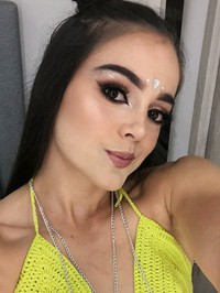 Latin single woman Laura from Medellín