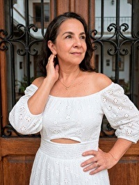Latin single woman Elena from Medellín