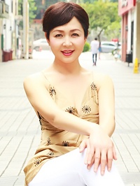 Asian woman Xian (Carolyn) from Guilin, China