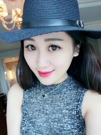 Asian single woman Qunfang from Yangjiang