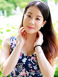 Asian single woman Yuwen from Nanning