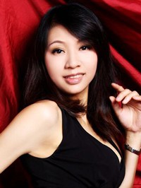 Asian woman Henghui (Maggie) from Shenzhen, China