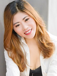 Asian woman Yuanyuan (Sarah) from Shenyang, China
