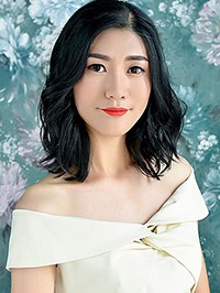 Asian woman Qiaochu (Lucy) from Fushun, China