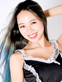 Asian single Wenni from Dalian, China