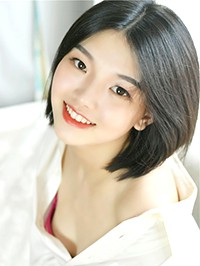 Asian single Yi from Huangjue, China