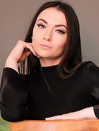 Ukrainian single woman Vladlena from Mariupol