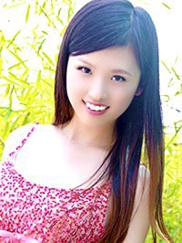 Asian single woman Ping from Beijing, China