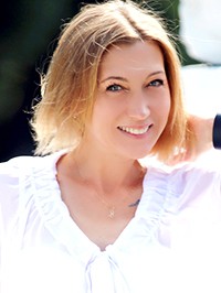 Ukrainian single woman Valentina from Khmelnitskyi