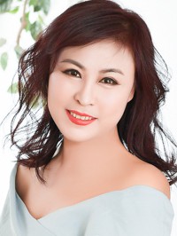 Asian single woman Ying from Fushun