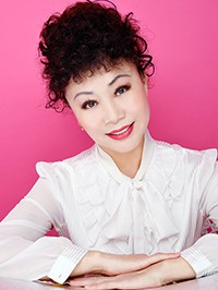 Asian woman Lijun (Lucy) from Shenyang, China