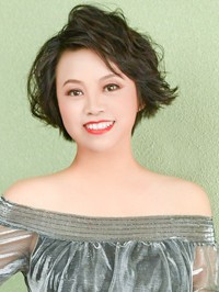 Asian woman Yan (Ingrid) from Shenyang, China