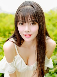 Asian single Yan from Changsha, China