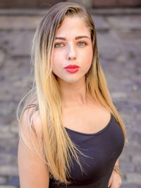 Latin single woman Sara from Rio de Janeiro