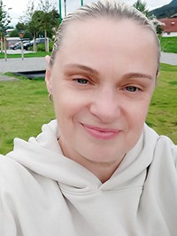 Ukrainian single woman Elena from Nordfjordeid