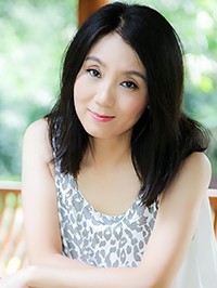 Asian single Hongmei from Nanning, China