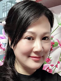 Asian single woman Lingying (Ying) from Nanning