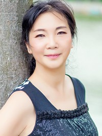 Asian single woman Wei from Nanning