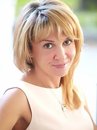 Russian single woman Elena from Saint Petersburg