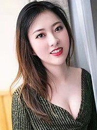 Asian woman Lihua from Yantai, China