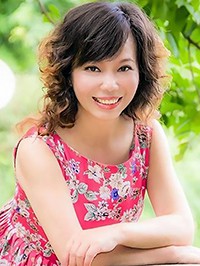 Asian single woman YongFang from Nanning