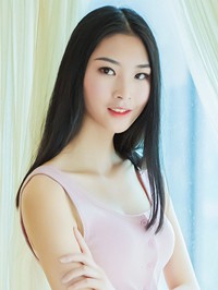 Asian single woman Can from Changsha