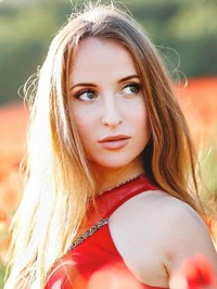 Ukrainian single woman Evelina from Sevastopol